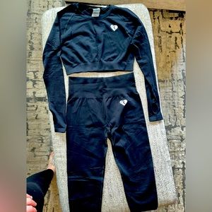 4 Women’s Best Size L Sets!!